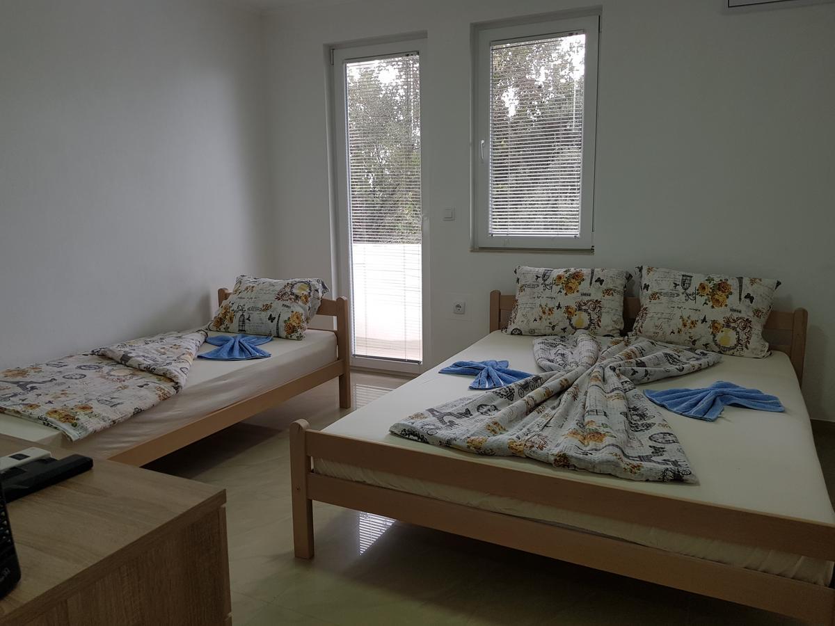 Apartmani Vila Ebra Utjeha Exterior photo